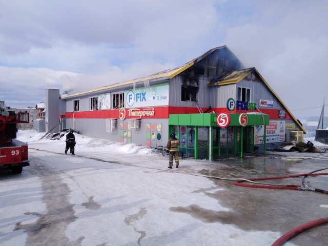 Сгоревший в Александровске торговый центр восстановят в этом году