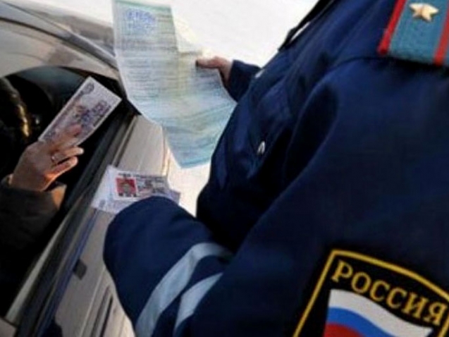 В Александровске мужчина подозревается в даче взятки сотрудникам ГИБДД