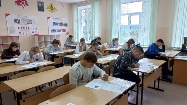 Александровские школьники приняли участие в Международном историческом диктанте