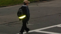 В тёмное время суток пешеходы должны будут носить светоотражающую одежду