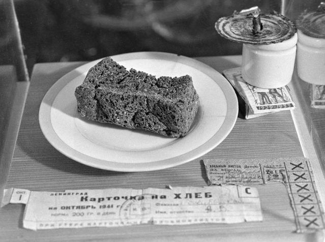 В музее АМЗ хранится хлеб «1945 года рождения»