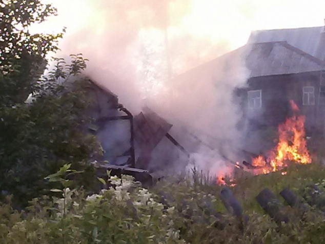 В микрорайоне деревня сгорел дом