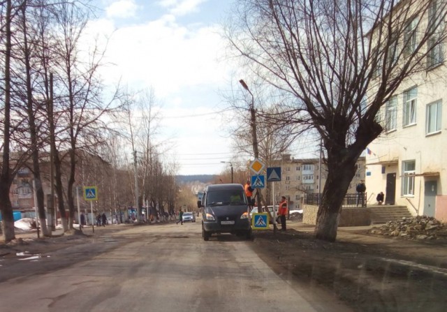 Замена дорожных знаков "Пешеходный переход" в Александровске