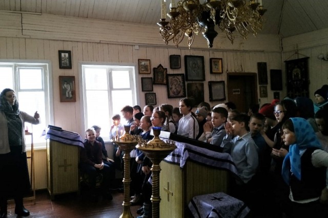 Школьники из Александровского округа узнали об устройстве храма