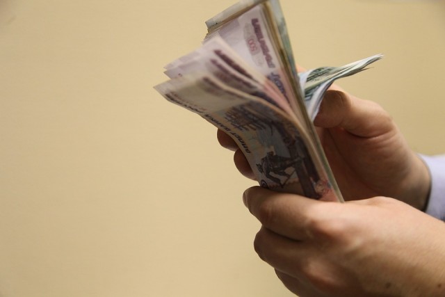 В Прикамье выплатят по 15 тысяч рублей сотрудникам организаций, которые ограничили работу