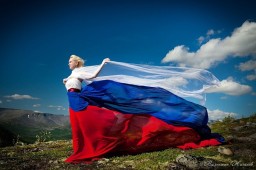 Праздничная программа "Моя Россия - моя страна" в ДК "Горняк"