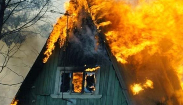 В Яйве горел дачный домик