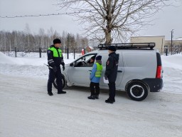 Водителям Яйвы напомнили о правилах перевозки детей в автомобиле