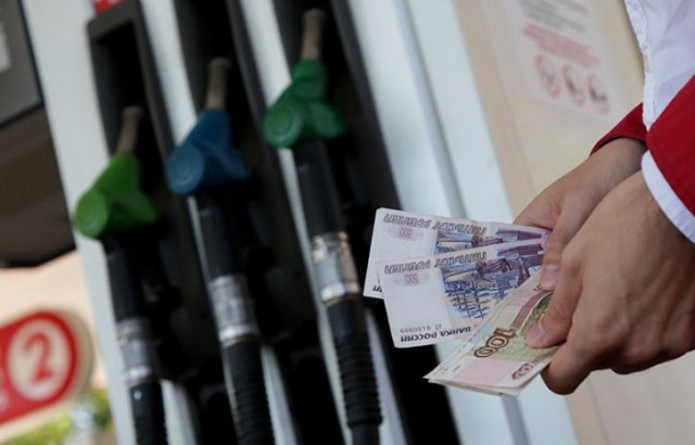 Правительство готово снизить акцизы на бензин и дизельное топливо из-за резкого роста цен