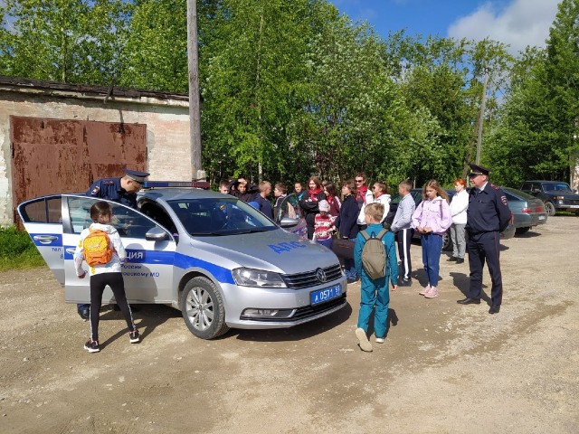 Полицейские Александровска провели экскурсию в отделении полиции