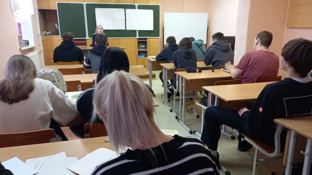 В Александровске со студентами техникума проведена беседа по соблюдению ПДД