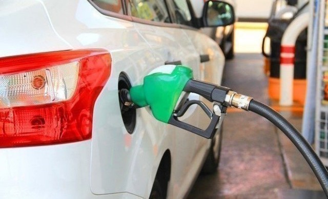 Нефтяники попросили правительство о росте цен на бензин на 5 руб. за литр