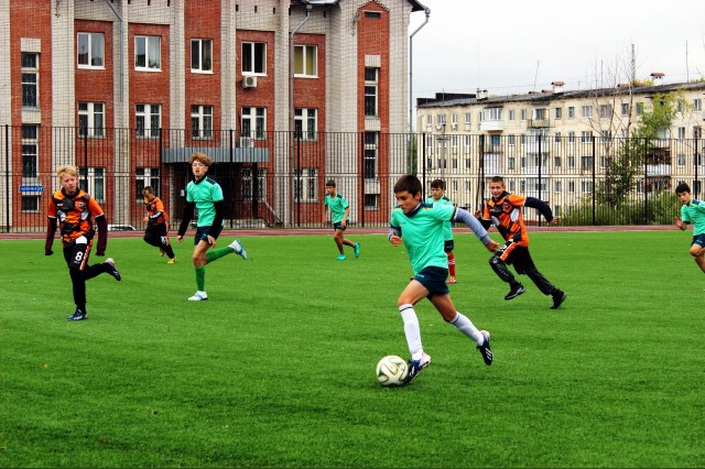 На новом межшкольном стадионе состоялся закрытый муниципальный турнир по футболу