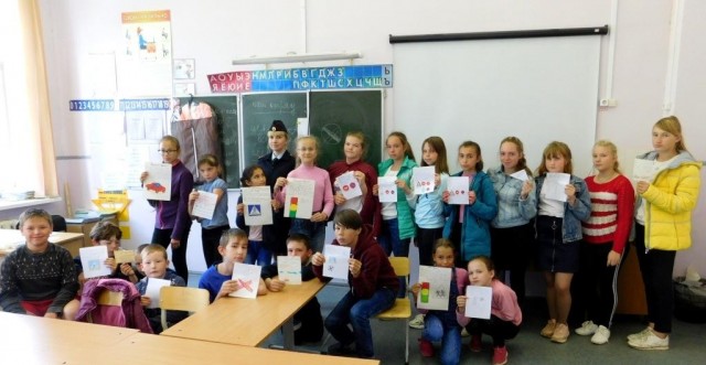 Школьники Александровского района приняли участие в акции "Письмо водителю!"