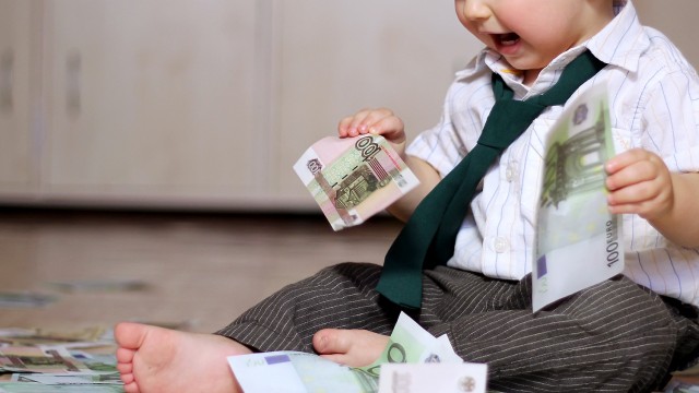 Правительство РФ выделило средства на выплату нового пособия на детей в размере 10 тысяч рублей