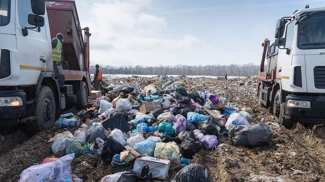 С 1 января вывоз и утилизация мусора перейдет из жилищной услуги в коммунальную