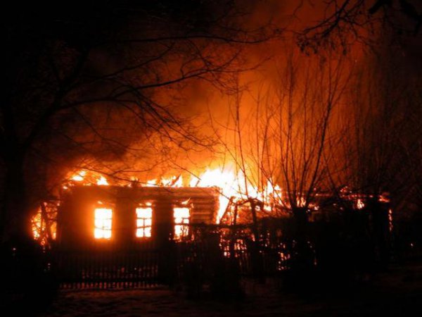 В Усть-Игуме из-за возгорания в бане сгорел дом