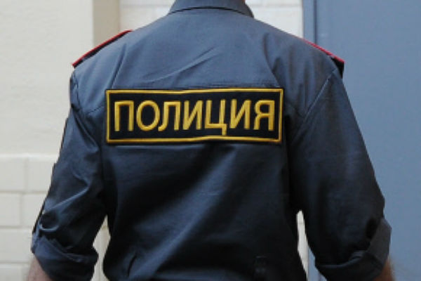 В Александровске пьяный мужчина напал на полицейского в баре