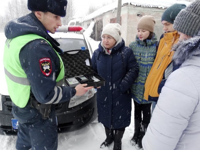 Полицейские Александровска пригласили старшеклассников в отделение полиции