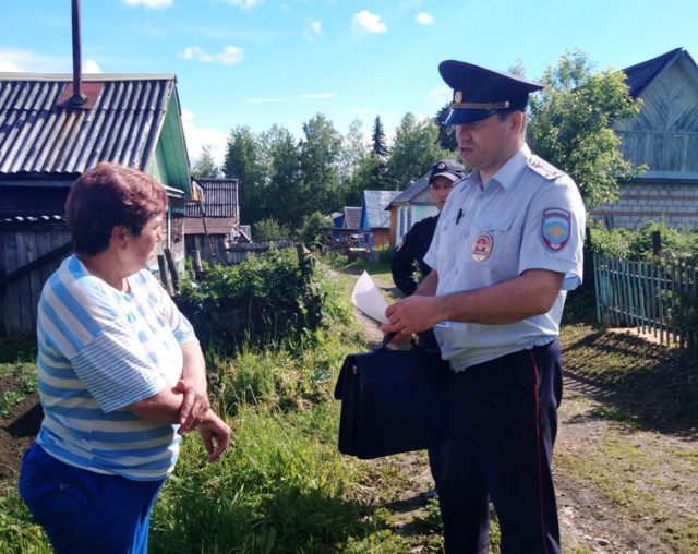 Полицейские Александровска провели с владельцами садоводческих участков профилактические беседы
