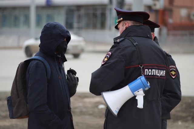 Дмитрий Махонин призвал полицию сразу не применять к жителям штрафы и силу
