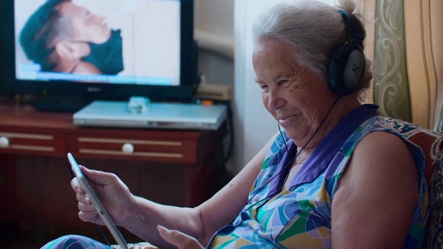 Пенсионеров Прикамья научат работать со смартфонами и планшетами