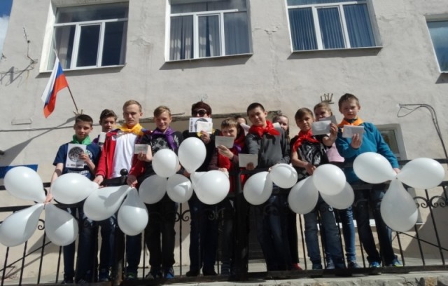 В Александровске ребята приняли участие в акции «Береги меня, водитель!»