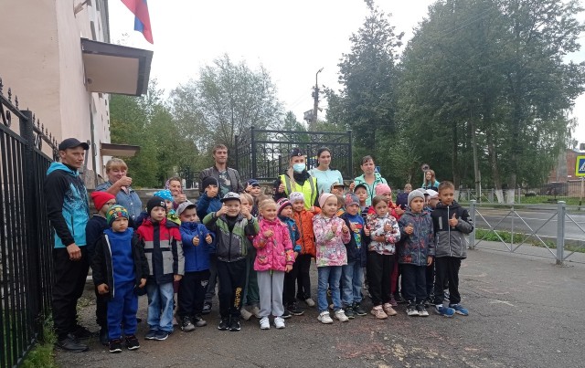 Первоклассников из школы №6 города Александровск посвятили в пешеходы