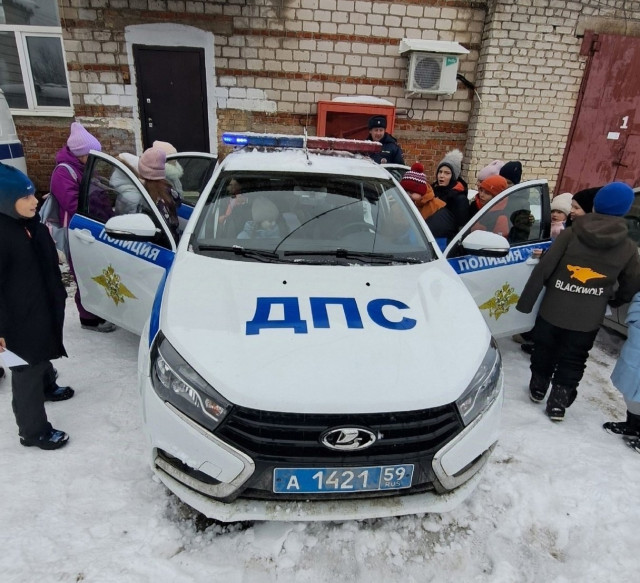 ​Полицейские провели экскурсию для школьников