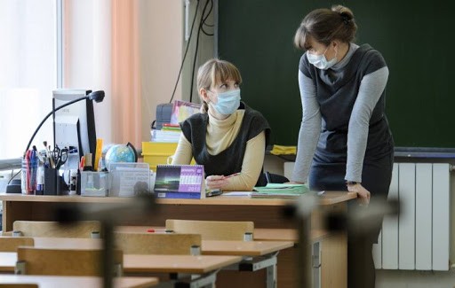 Масочный режим в школах Пермского края ужесточили