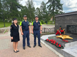 Полицейские и общественники почтили память погибших в Великой Отечественной войне