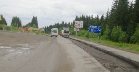 Бесхозную дорогу в Яйве начали ремонтировать