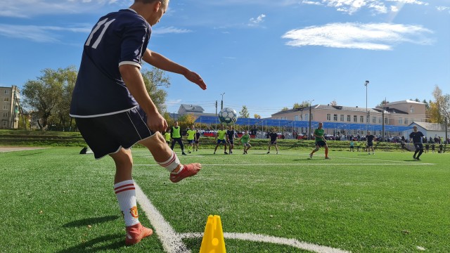 В Александровске на новом стадионе провели турнир по футболу