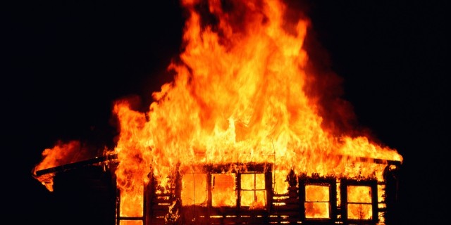 8 ноября в Яйве горел дачный дом